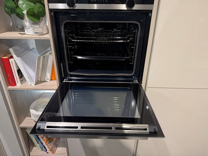 05763 - Schelpenwitte keuken met kastenwand