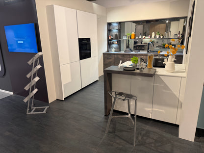 05771 - Kristalwitte schiereiland keuken