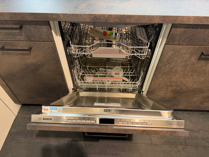 05771 - Kristalwitte schiereiland keuken