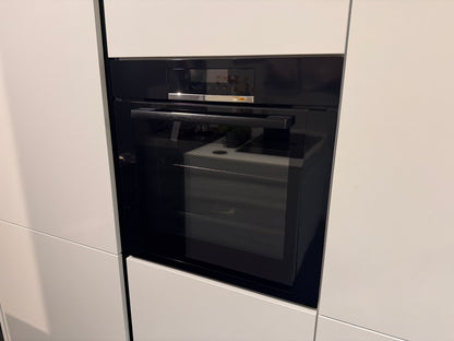 05771 - Kristalwitte schiereiland keuken