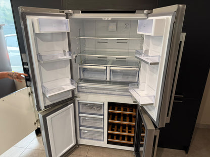 05706 - Witte keuken met zwarte kastenwand