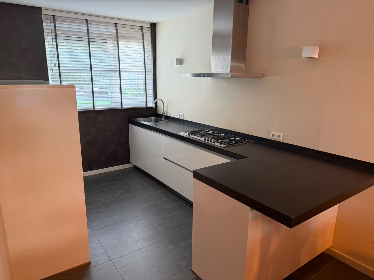 05526 - Witte schiereiland keuken