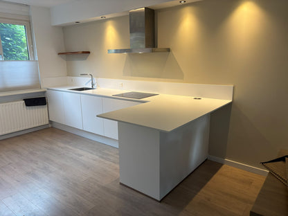 05616 - Witte schiereiland keuken
