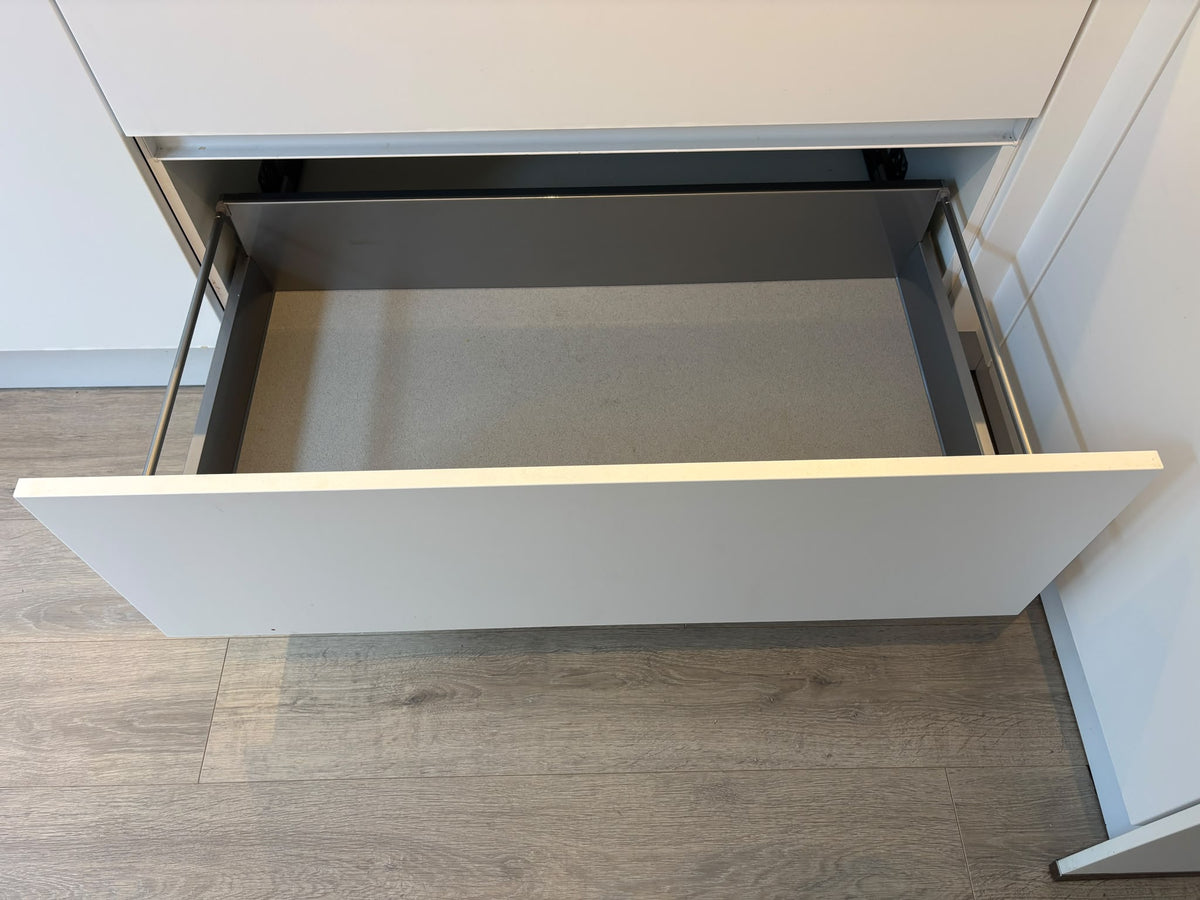 05616 - Witte schiereiland keuken