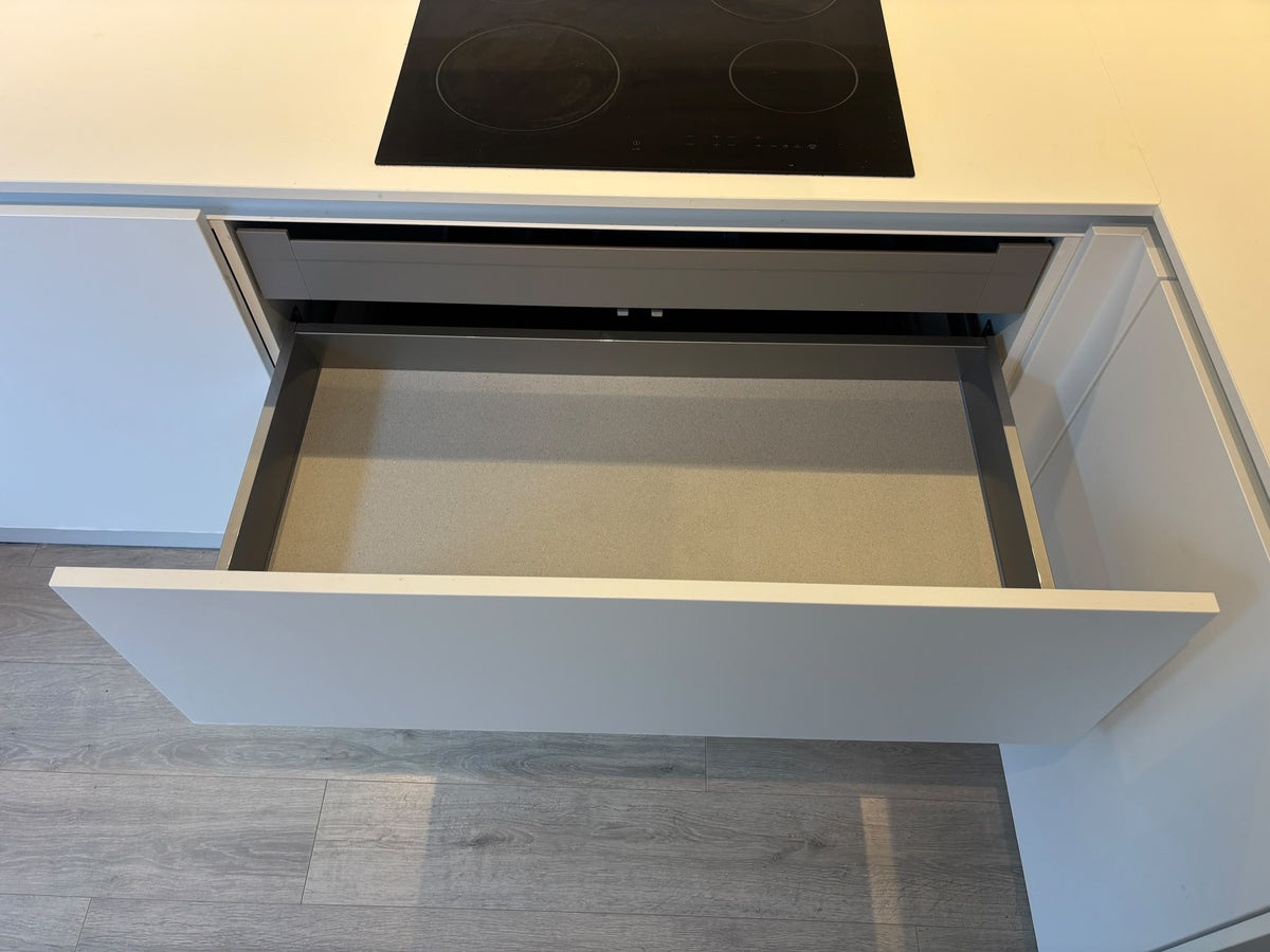 05616 - Witte schiereiland keuken