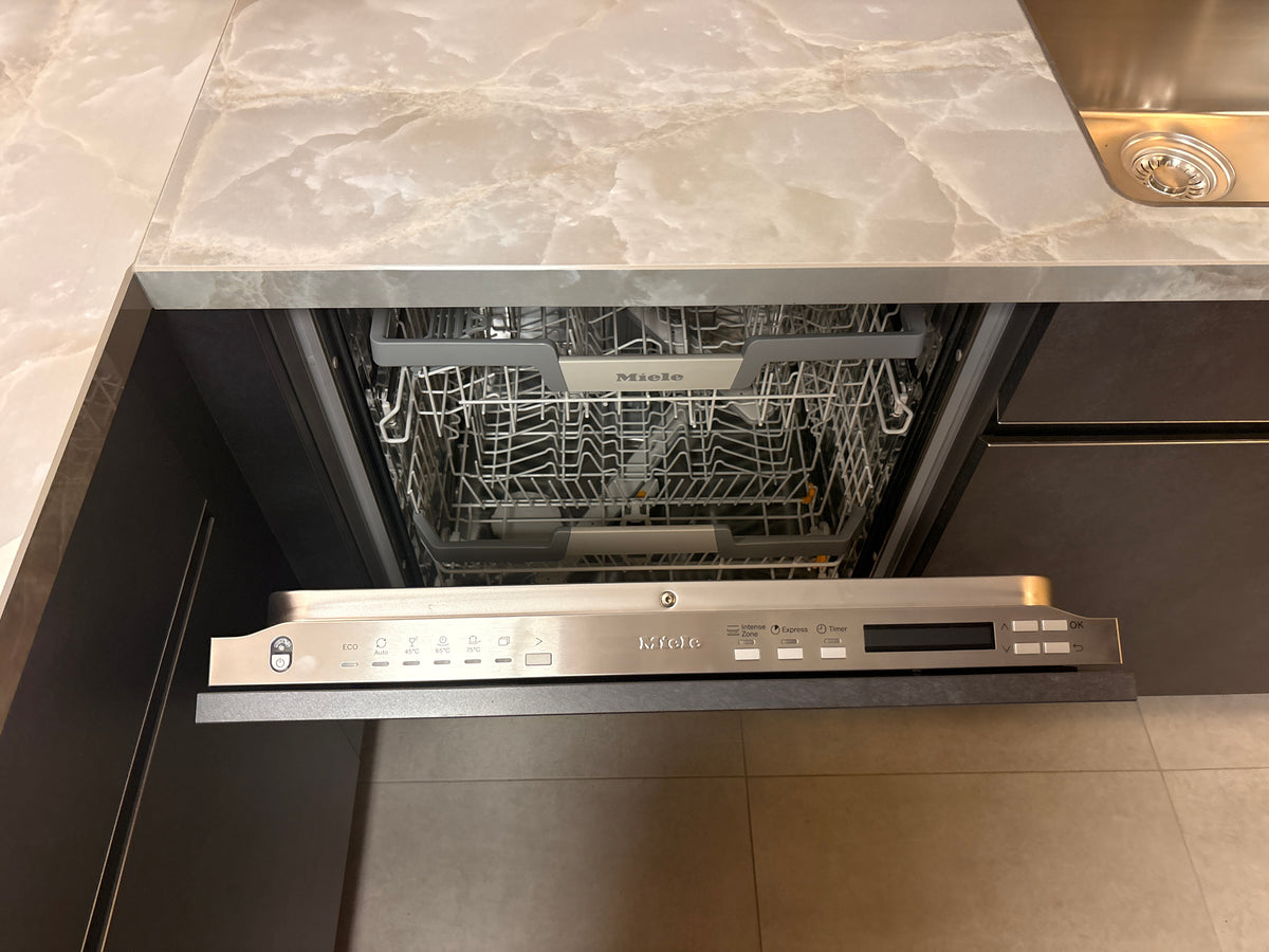 05781 - Houtfineer schiereiland keuken