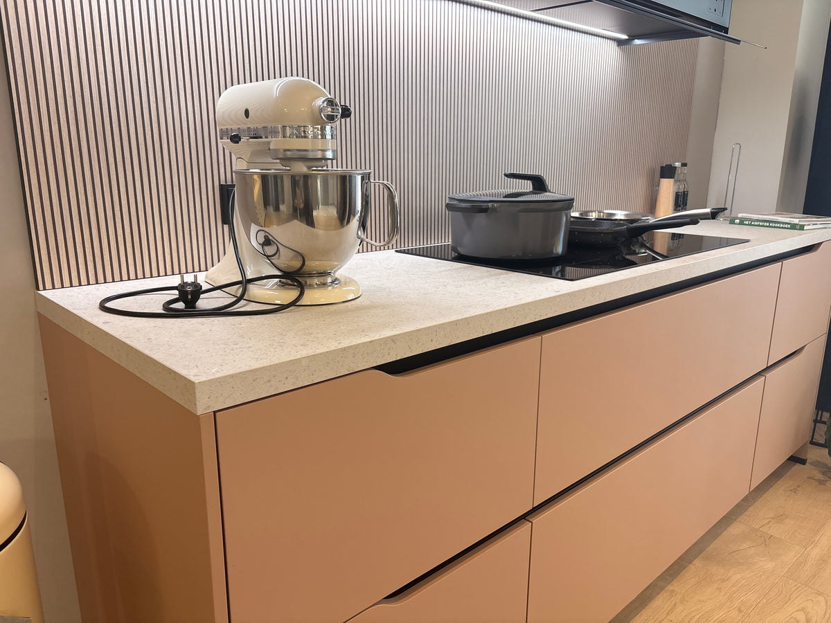 05923 - Koraalroze keuken