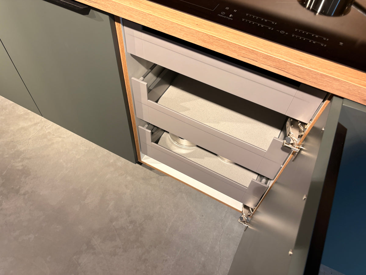 05951 - Saliegroene keuken