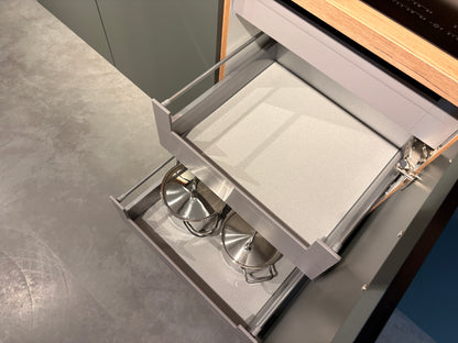 05951 - Saliegroene keuken