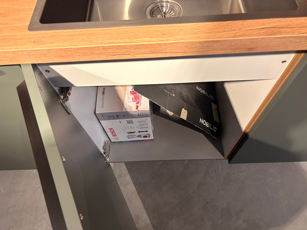 05951 - Saliegroene keuken
