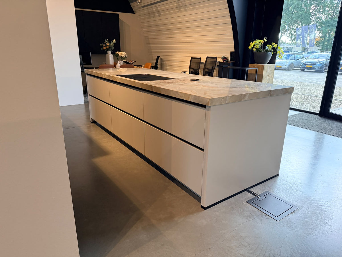 05955 - Moderne eilandkeuken