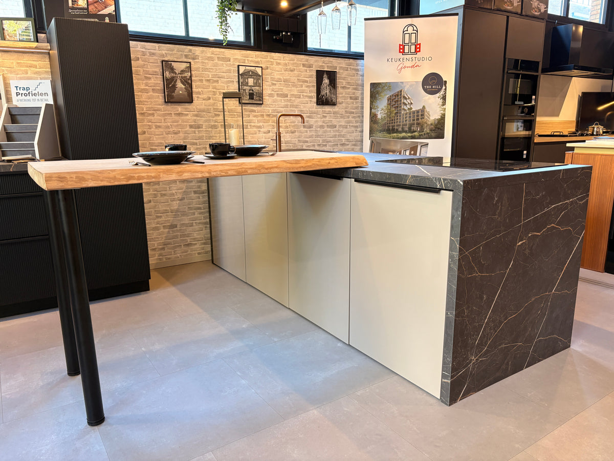 06019 - Schiereiland keuken met bar