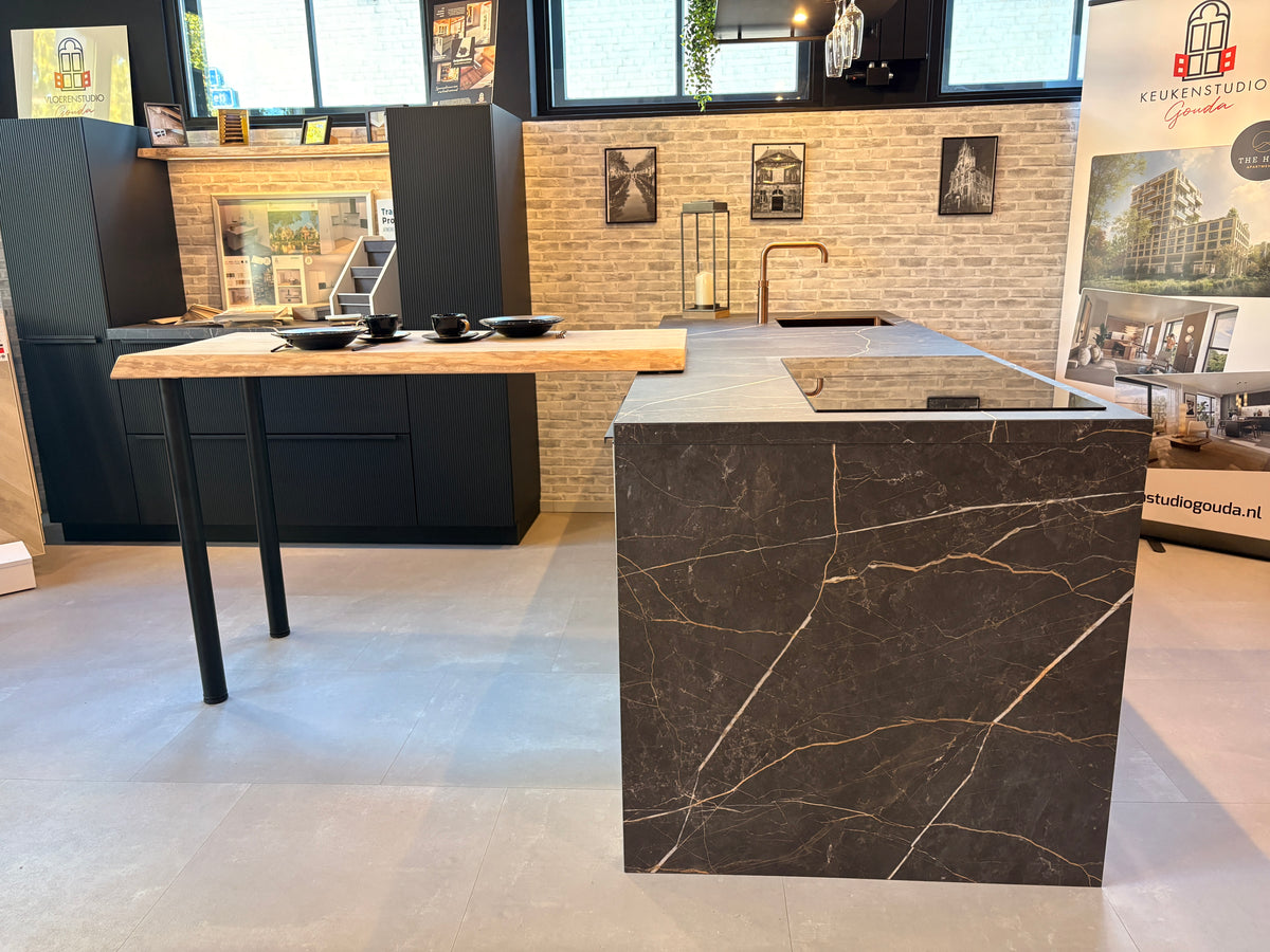 06019 - Schiereiland keuken met bar