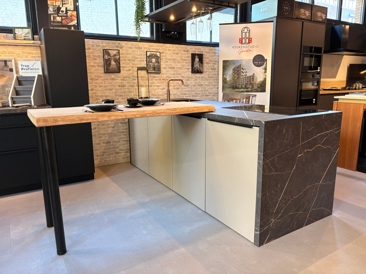06019 - Schiereiland keuken met bar
