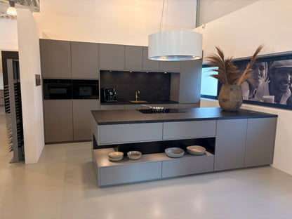 06013 - Terragrijze schiereiland keuken