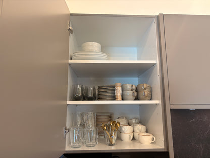 06013 - Terragrijze schiereiland keuken