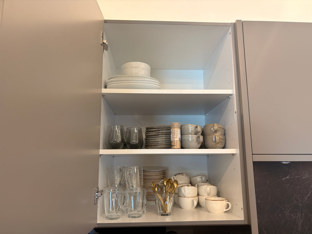 06013 - Terragrijze schiereiland keuken