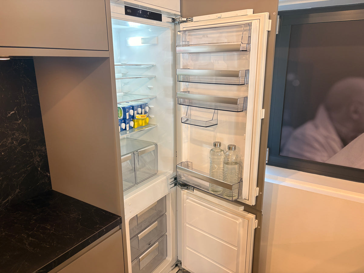 06013 - Terragrijze schiereiland keuken
