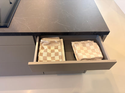 06013 - Terragrijze schiereiland keuken