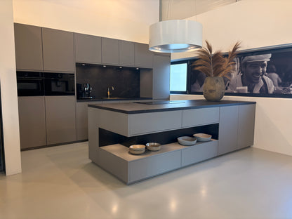 06013 - Terragrijze schiereiland keuken