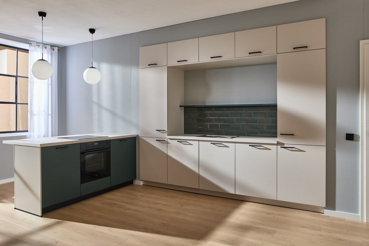 04821 - Schüller keuken in schelpwit met schiereiland