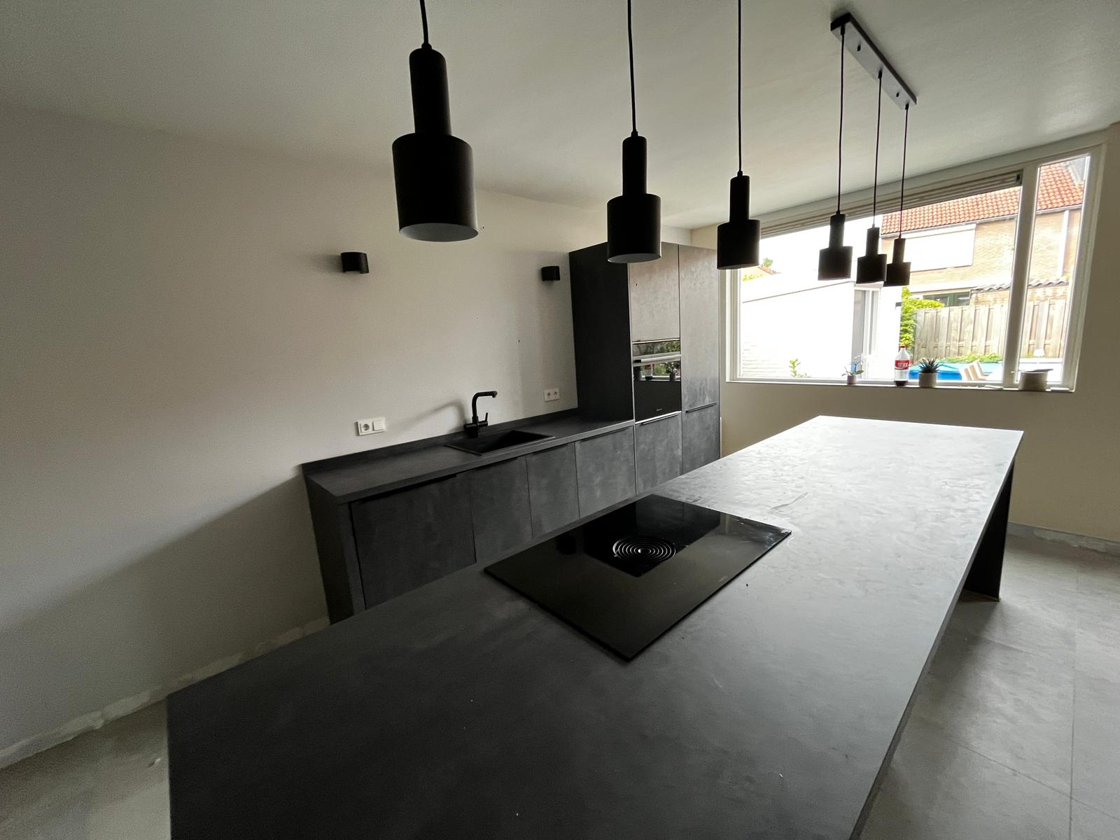 Grijze tweedehands eilandkeuken