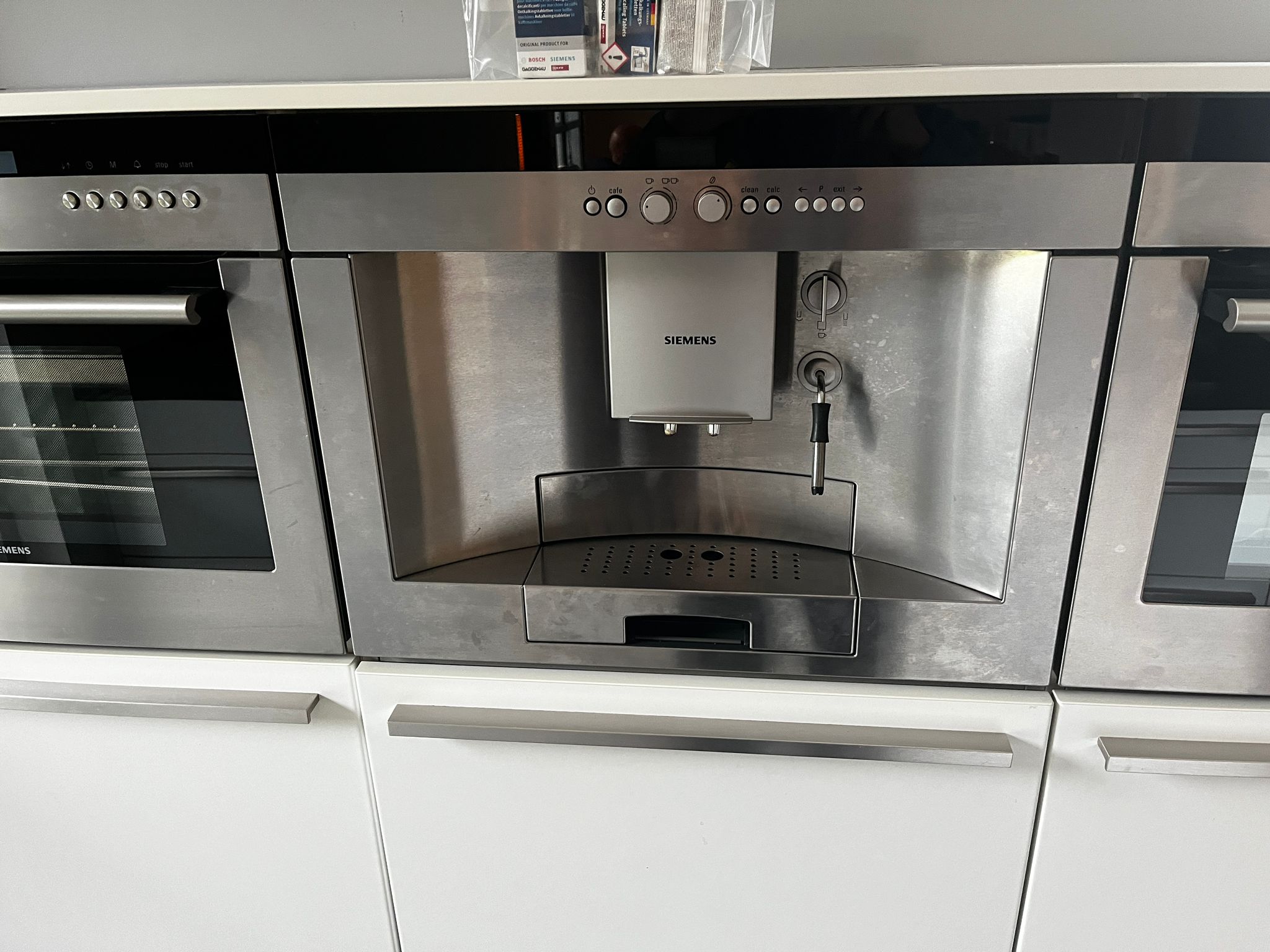 27860 - Witte Leicht keuken met stenen blad