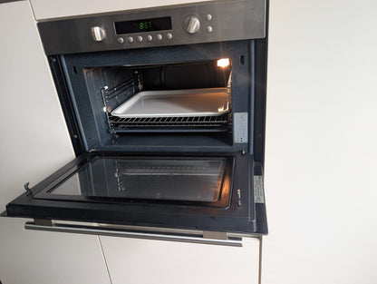 04953  - Witte eilandkeuken met kastenwand