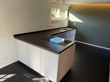 05498 - Moderne schiereiland keuken