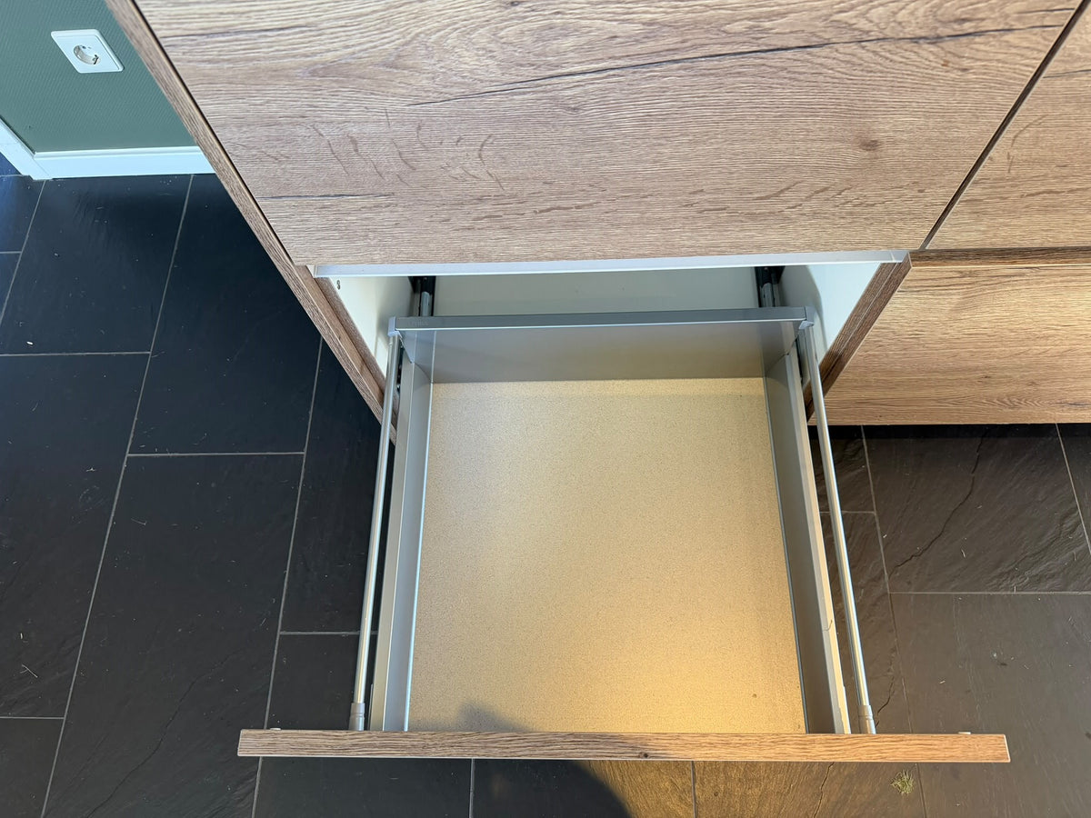 05498 - Moderne schiereiland keuken