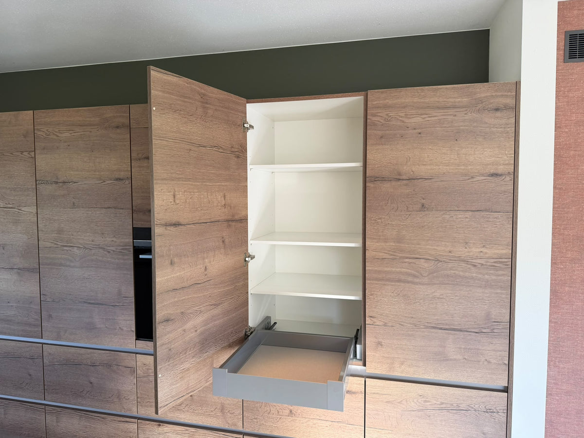 05498 - Moderne schiereiland keuken