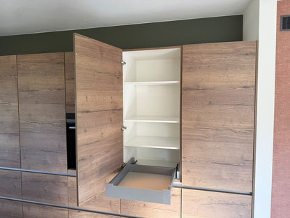 05498 - Moderne schiereiland keuken