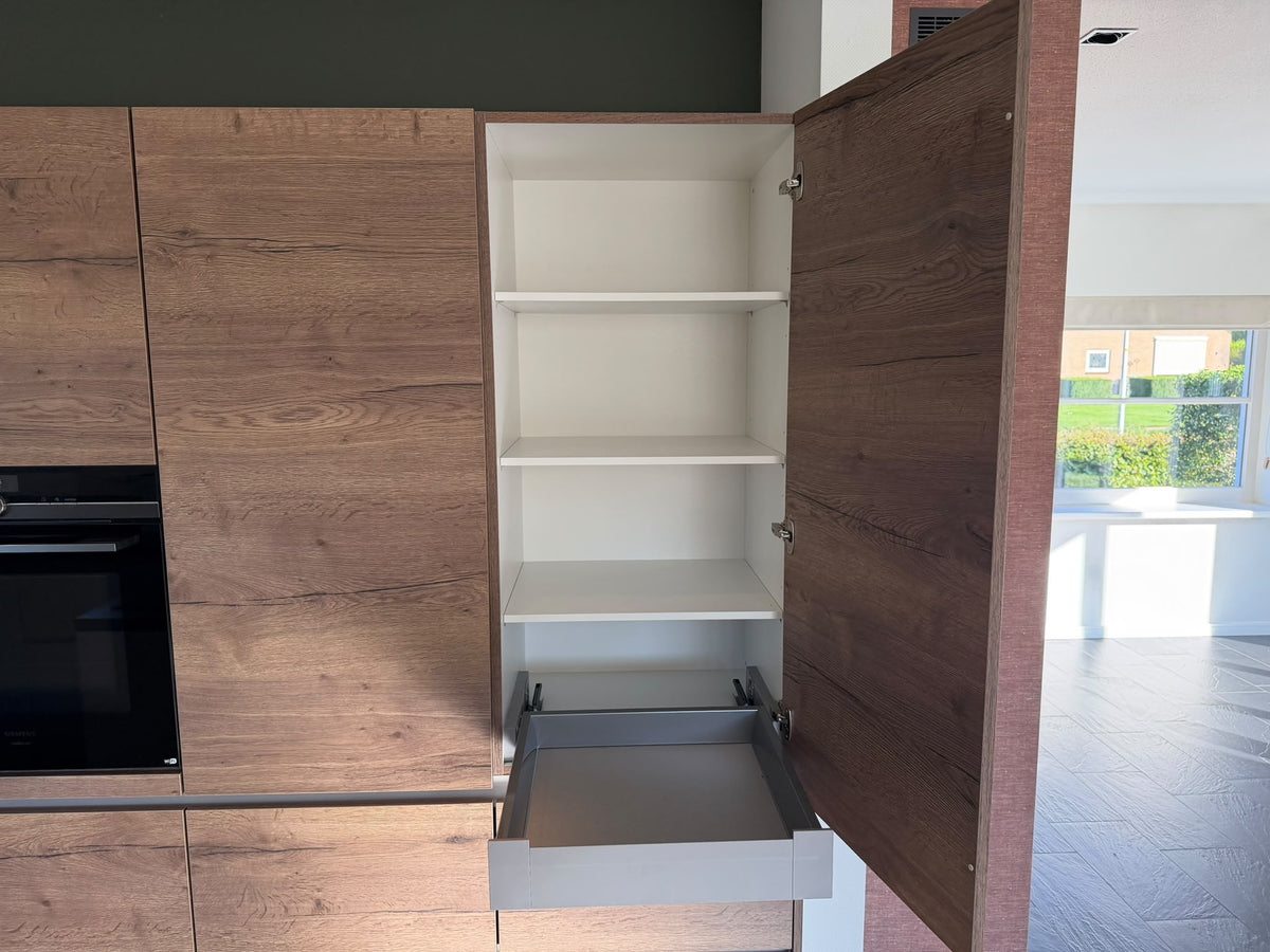 05498 - Moderne schiereiland keuken
