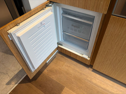 05438 - Houtlook schiereilandkeuken