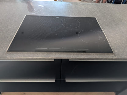 05069 - Moderne zwarte eilandkeuken