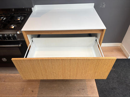 05438 - Houtlook schiereilandkeuken