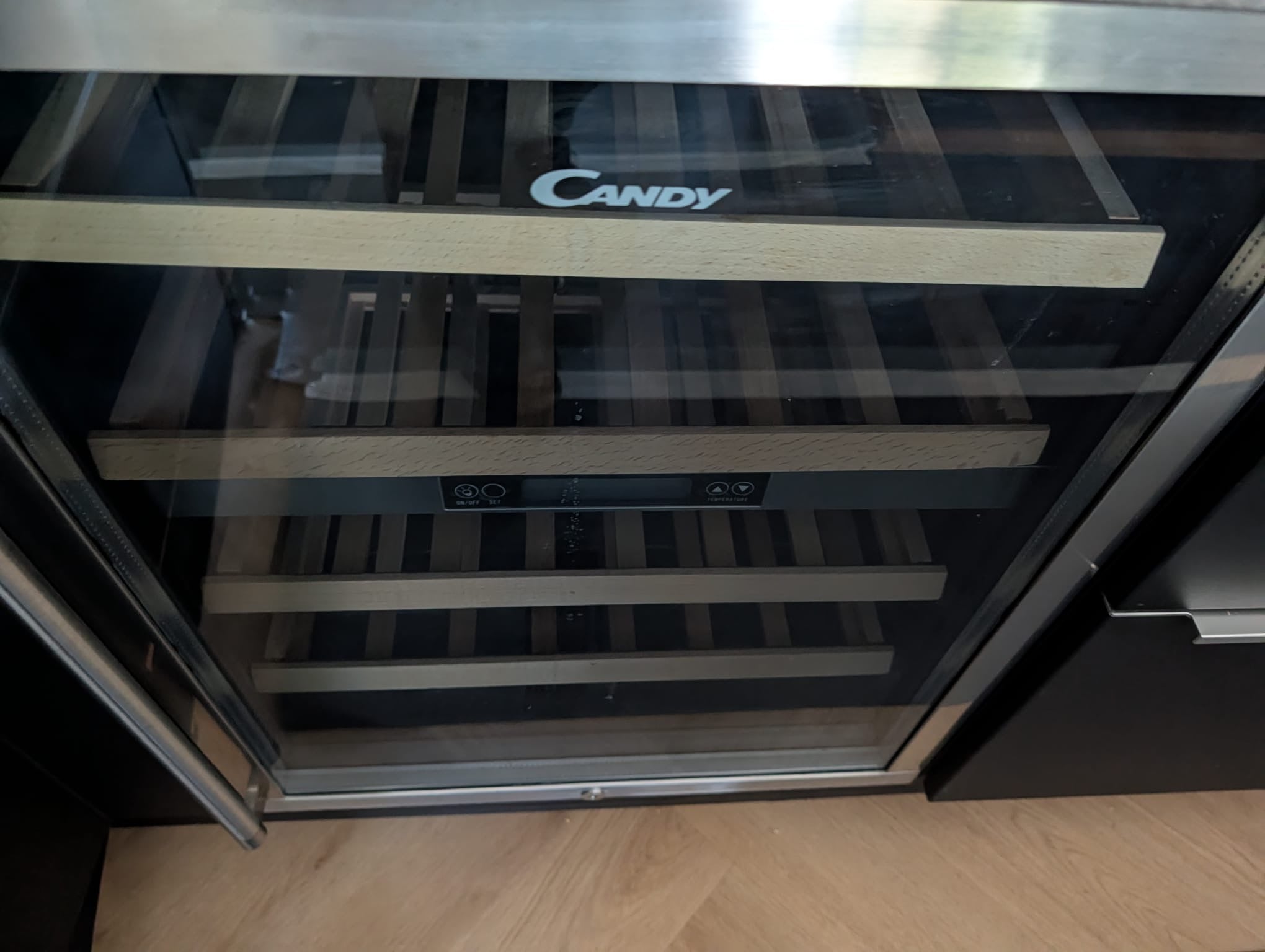 05069 - Moderne zwarte eilandkeuken