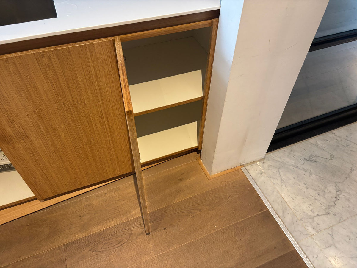 05438 - Houtlook schiereilandkeuken